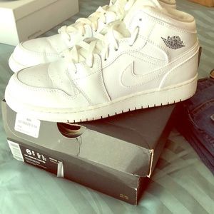 Nike Air Jordan 1 Mid BG